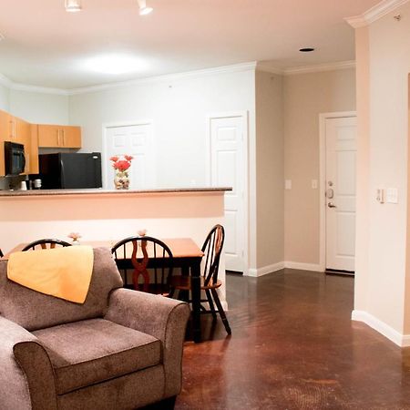 Downtown Dallas Beautiful Poolside Apartment 외부 사진