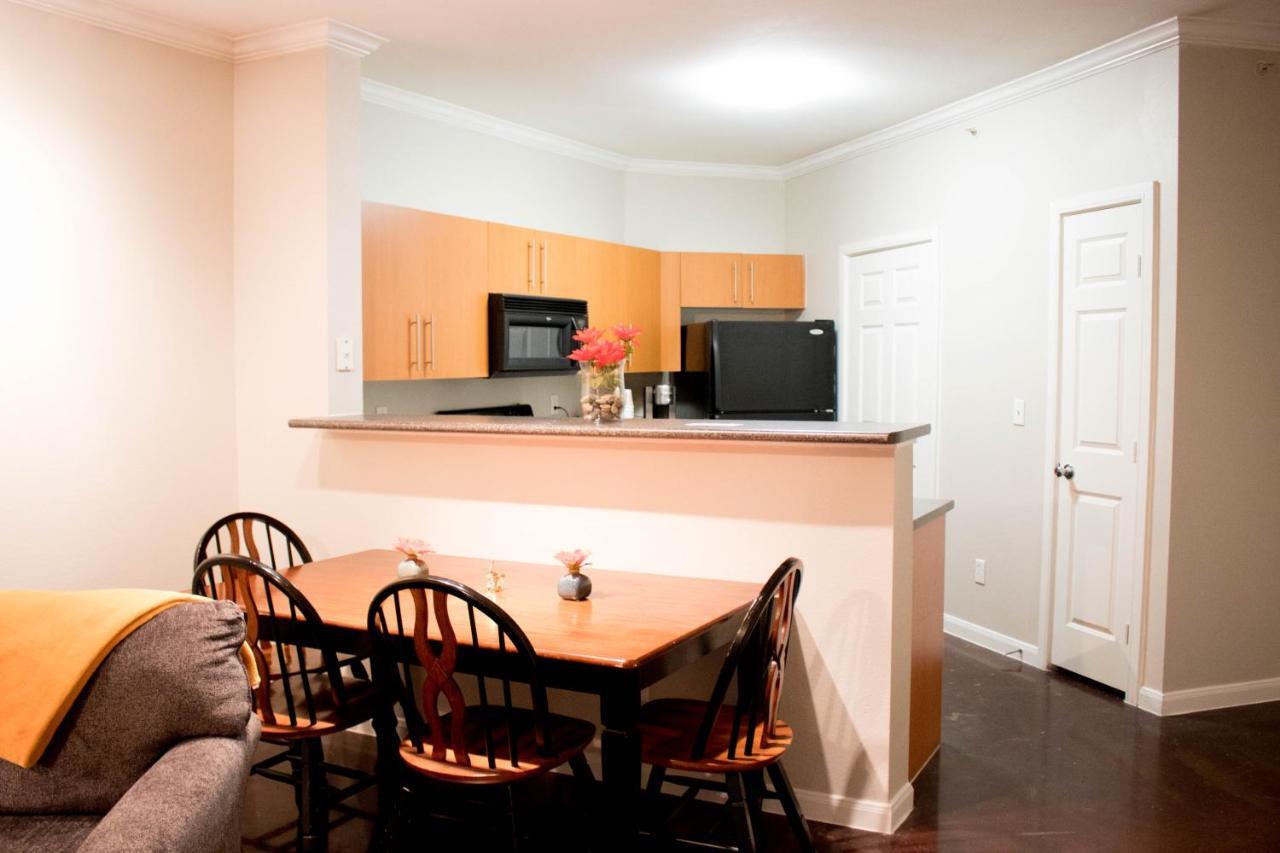 Downtown Dallas Beautiful Poolside Apartment 외부 사진
