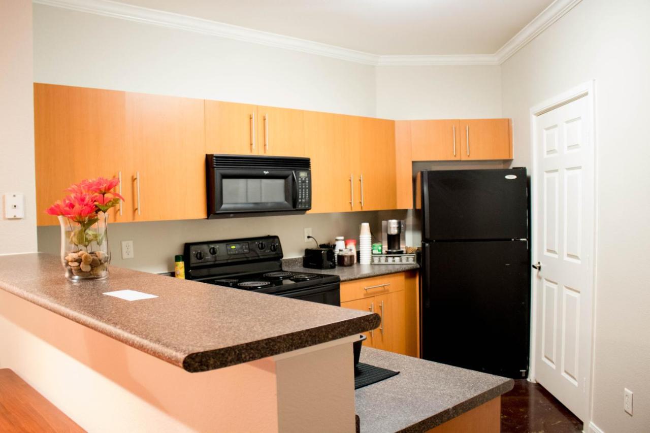 Downtown Dallas Beautiful Poolside Apartment 외부 사진